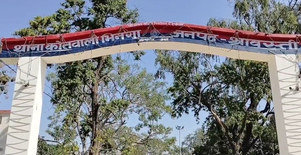 जंगल में फंदे से लटकता मिला युवक का शव