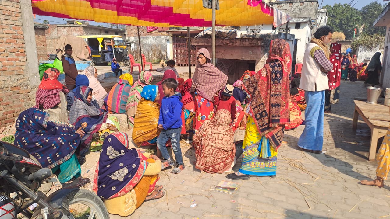 पेड़ से गिरकर किशोर की मौत